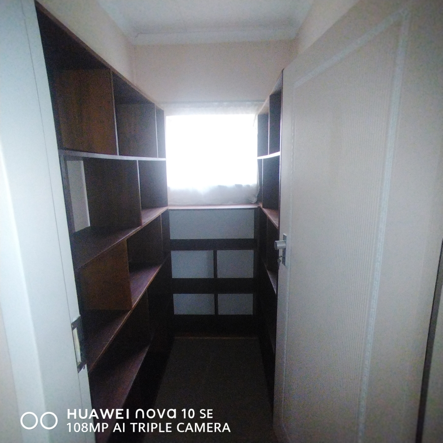 To Let 4 Bedroom Property for Rent in Bergsig Free State